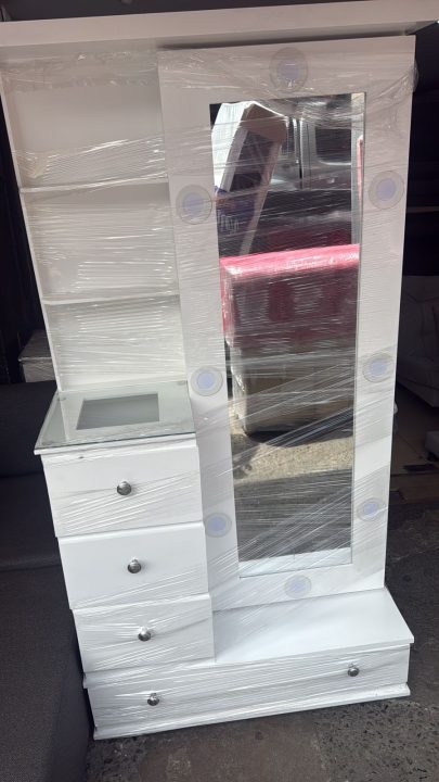 DM Fábrica y Almacén de Muebles